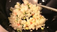 营养的孜然胡萝卜黄瓜炒饭做法图解10)