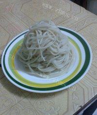 回味无穷的牛肉酱拌面做法图解6)