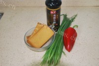家常菜韭菜炒香干做法图解1)
