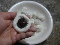 美味的豆沙馅芝麻糯米饼做法图解5)