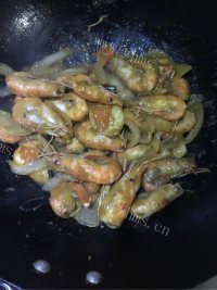 味道不错的咖喱虾做法图解5)