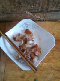 家常腌肉炒菠菜做法图解2)