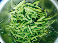 美味的酸辣蕹菜梗做法图解1)