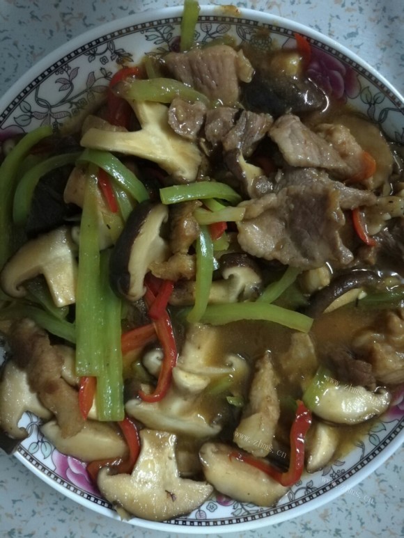 鲜美可口的炒香菇