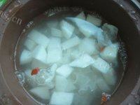养颜的雪梨银耳羹做法图解4)