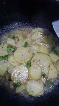 家常菜孜然土豆片做法图解4)