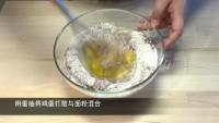 十分可口的巧克力千层蛋糕做法图解2)