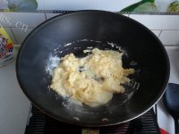 香喷喷的洋葱炒鸡蛋做法图解3)