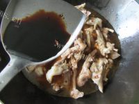 热腾腾的酱烧鸭锁骨做法图解10)