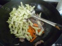 自己做的豆角炒肉做法图解5)