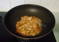 爱上冬菇鸡丝煮辣豆腐做法图解3)