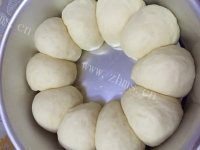 自制牛奶花朵面包做法图解8)