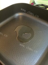 家常菜腊肠炒荷兰豆做法图解2)