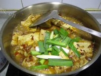 营养的青蒜豆腐煲做法图解9)
