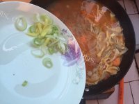 美味开胃酸辣汤做法图解6)