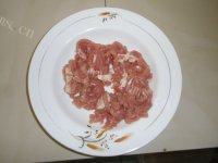 金针菇炒肉丝做法图解2)