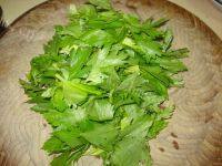 鲜香的芹菜叶鸡蛋饼做法图解1)