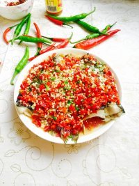 回味无穷的剁椒鱼头做法图解8)