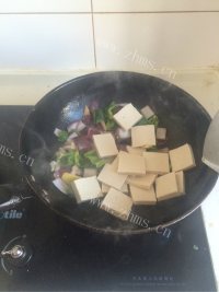 色香味浓的炒千叶豆腐做法图解6)