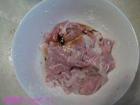 口感好的孜然羊肉做法图解3)