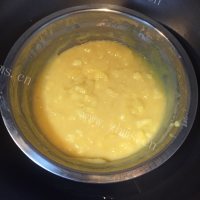 自制瓜子奶黄馅冰皮月饼做法图解15)