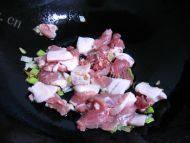 「DIY美食」辣白菜炒五花肉做法图解4)