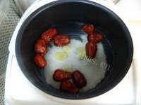 香甜姜枣红糖糯米粥做法图解5)