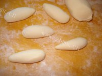 可爱的香菇豆沙包做法图解7)