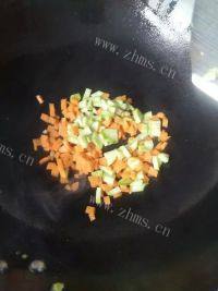美味的杂蔬蛋炒饭做法图解4)