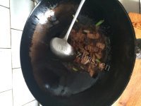 家常菜辣椒炒豆干做法图解5)