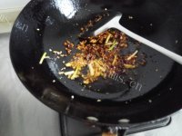 营养丰富的爆炒花甲做法图解3)