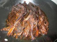 家常菜梅菜烧肉做法图解1)