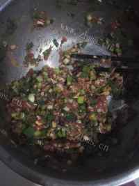 自制羊肉馅饼做法图解2)