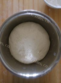 美味黑椒鸡腿蘑菇披萨做法图解11)