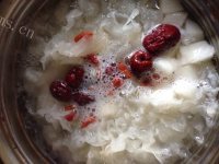 美味的银耳雪梨羹做法图解5)