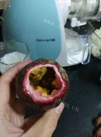 柠檬百香果蜜柚汁做法图解6)