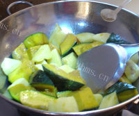 美味的窝瓜炖土豆的做法图解七