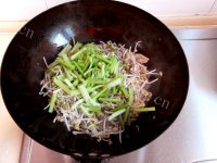 家常菜肉炒三丝做法图解6)