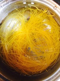 美味的番茄肉酱玉米面做法图解2)
