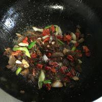 鲜香的毛芹菜拌面做法图解5)