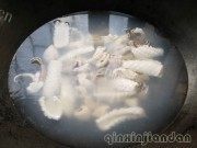 辣椒炒鱿鱼做法图解1)
