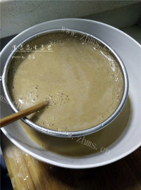 美味的黑豆花生豆浆做法图解5)
