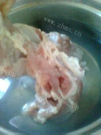 美味的冬瓜骨头汤做法图解5)