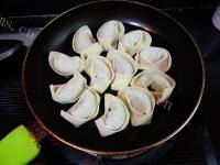 好吃的马兰头肉馅生煎馄饨做法图解9)