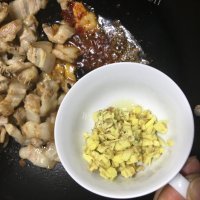 特制甜酱爆炒五花肉做法图解10)