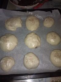 自制豆沙小餐包做法图解4)
