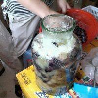 简单家酿葡萄酒做法图解4)