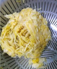 美味的东北酸菜炒五花肉做法图解1)