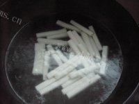 在家做的泡菜炒年糕做法图解2)