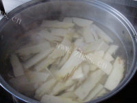 好吃冬笋炒黑豆腐竹做法图解5)